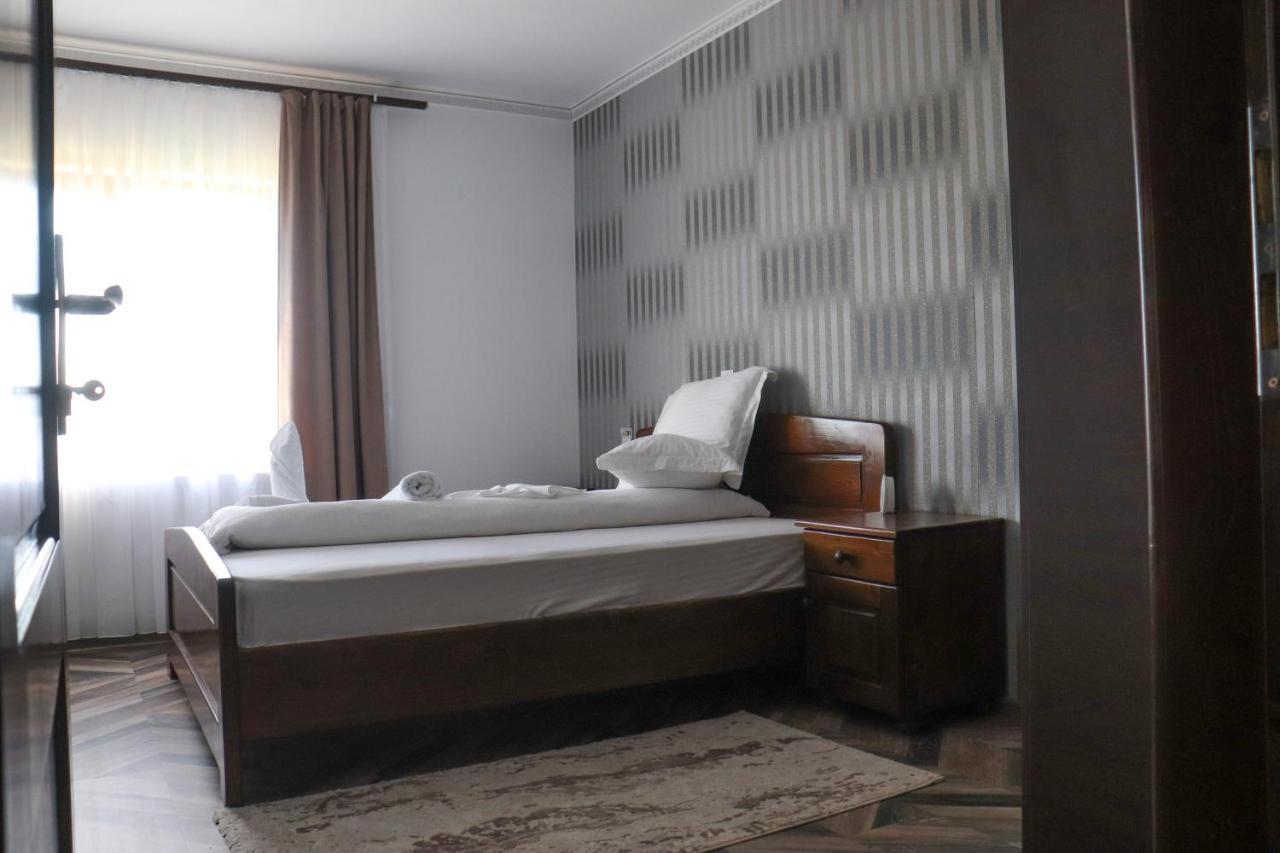 Conacul Lupilor Otel Satu Sugatag Dış mekan fotoğraf
